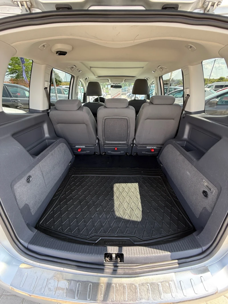 VW Touran 1.6* Фулл екстри* Панорама* Автомат* Перфектна* , снимка 10 - Автомобили и джипове - 50646938