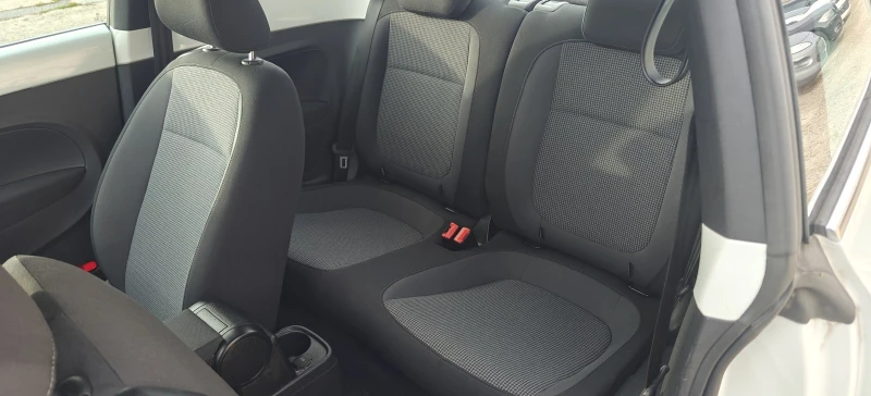 VW New beetle 2.0D-13гAutom, снимка 12 - Автомобили и джипове - 52390508