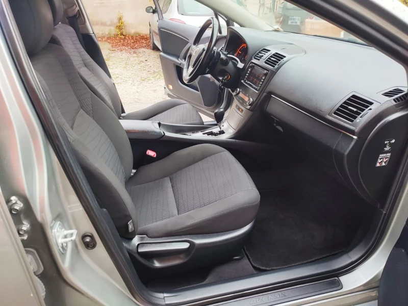 Toyota Avensis, снимка 14 - Автомобили и джипове - 52540358