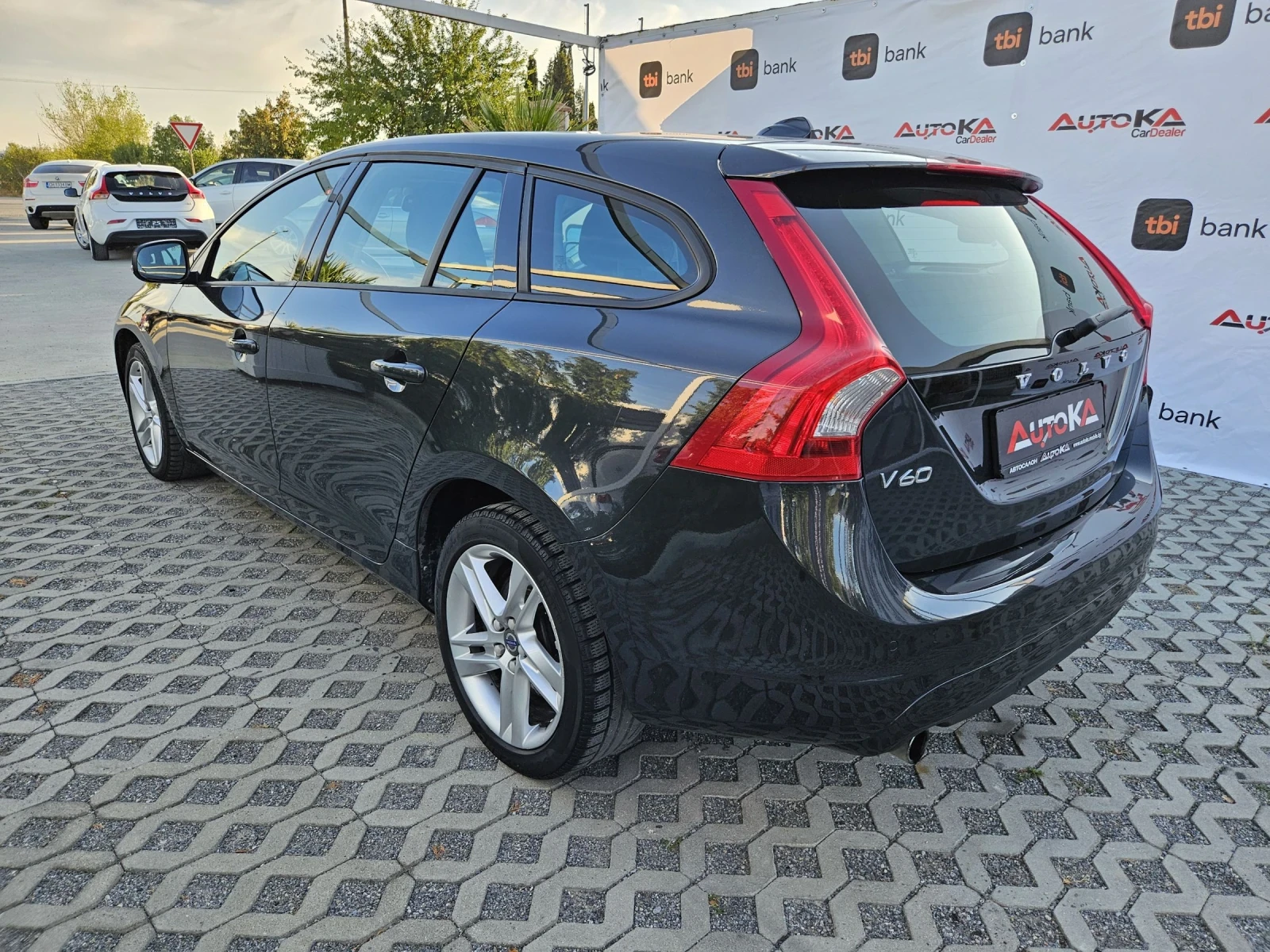 Volvo V60 2.0D-120кс= АВТОМАТ= НАВИГАЦИЯ= DIGITAL - изображение 5