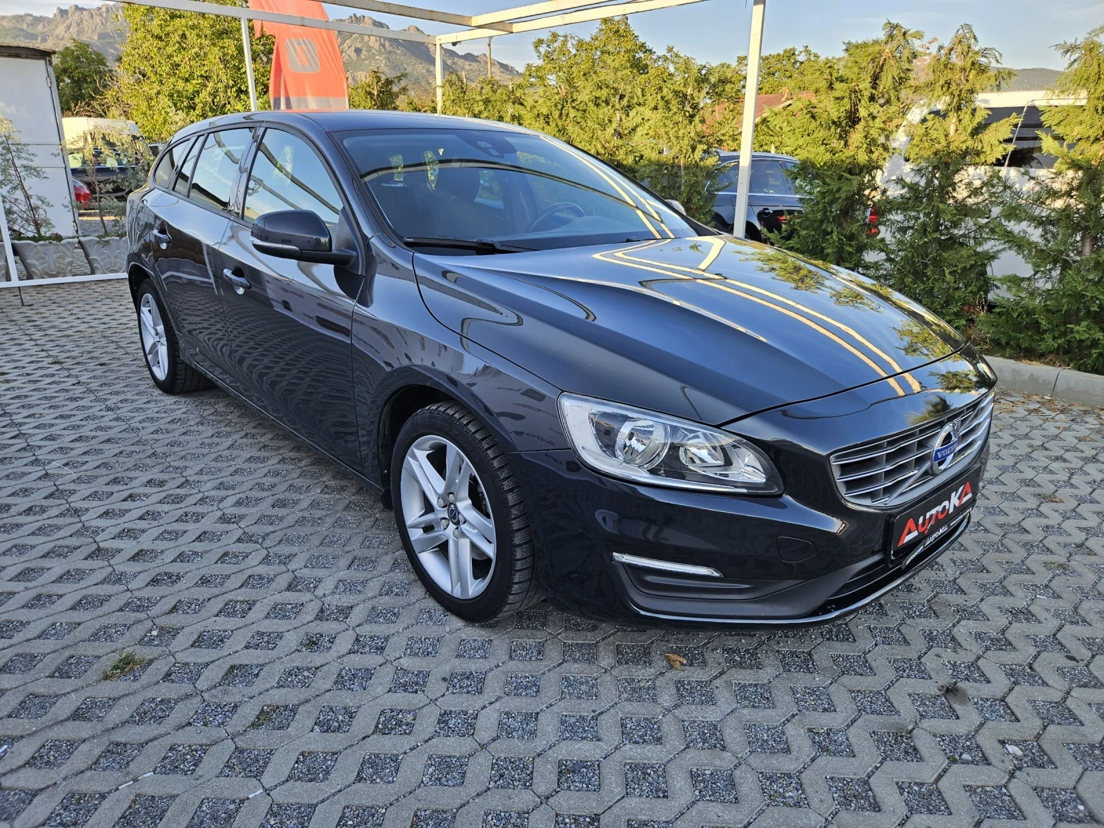 Volvo V60 2.0D-120кс= АВТОМАТ= НАВИГАЦИЯ= DIGITAL - изображение 2