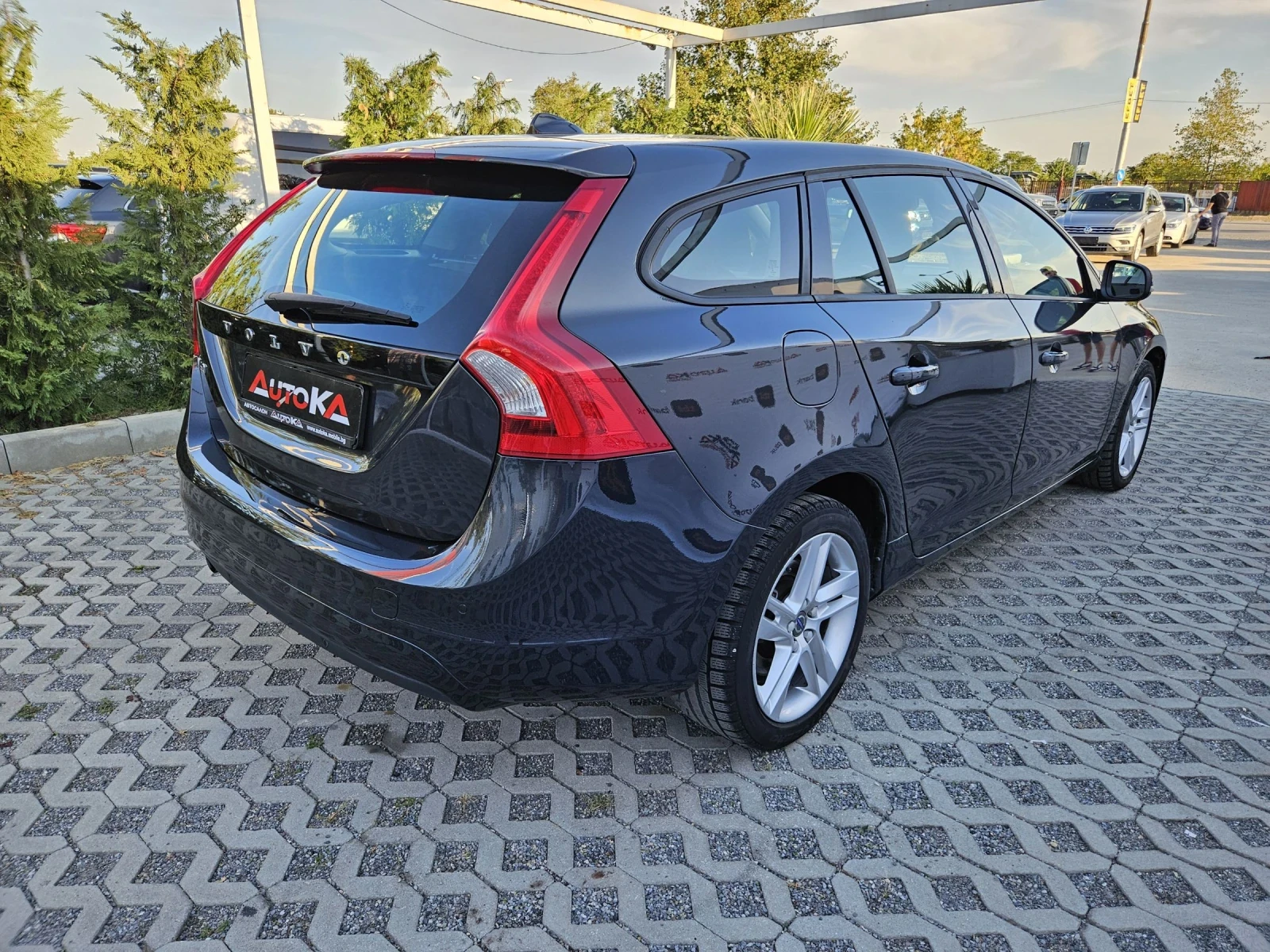 Volvo V60 2.0D-120кс= АВТОМАТ= НАВИГАЦИЯ= DIGITAL - изображение 3