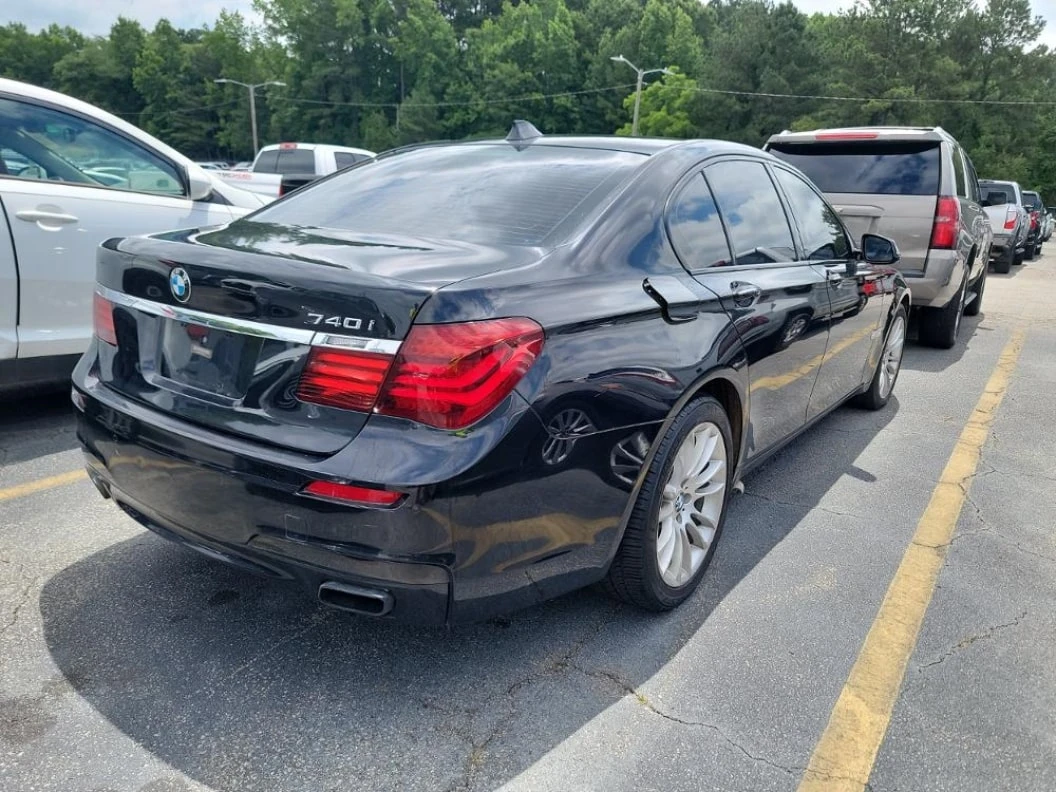 BMW 740 i M/ФИКСИРАНА ЦЕНА! МАСАЖ/ОБДУХВАНЕ/ВАКУУМ/HUD - изображение 4