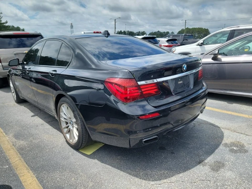 BMW 740 i M/ФИКСИРАНА ЦЕНА! МАСАЖ/ОБДУХВАНЕ/ВАКУУМ/HUD - изображение 6