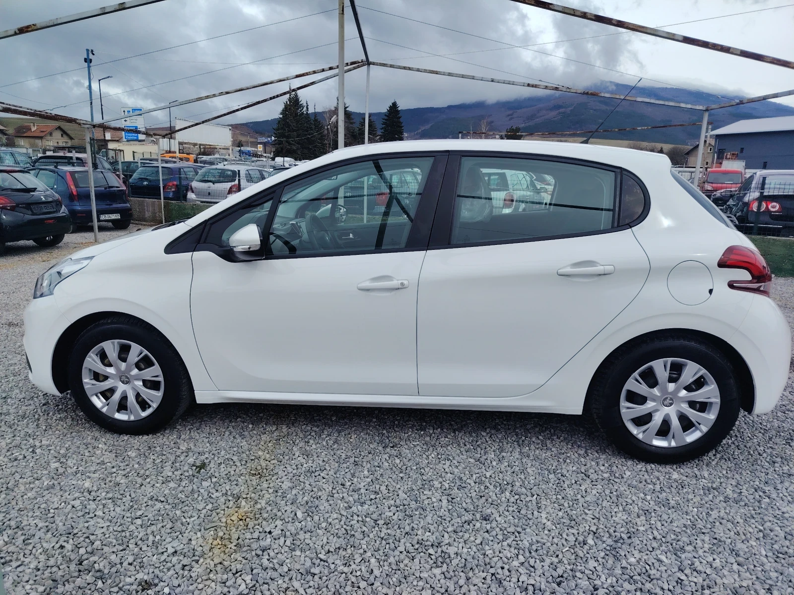 Peugeot 208 1.2 , снимка 7 - Автомобили и джипове - 54057097