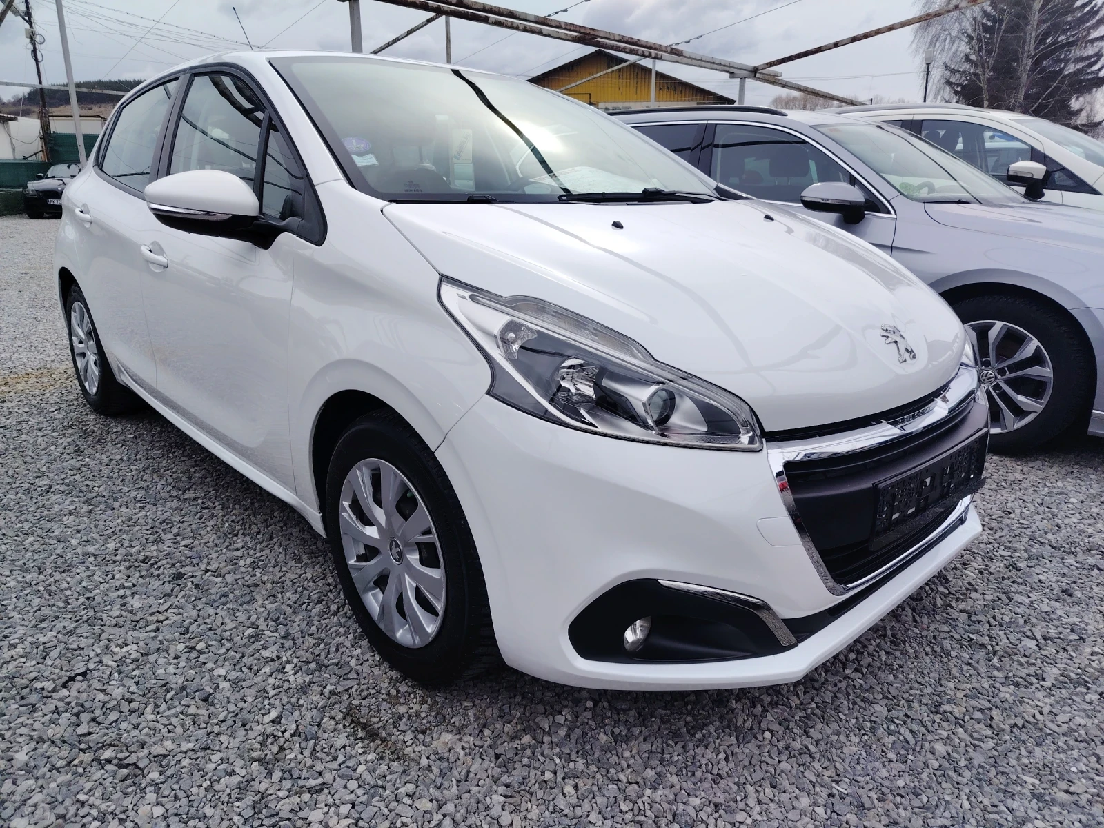 Peugeot 208 1.2 , снимка 2 - Автомобили и джипове - 54057097