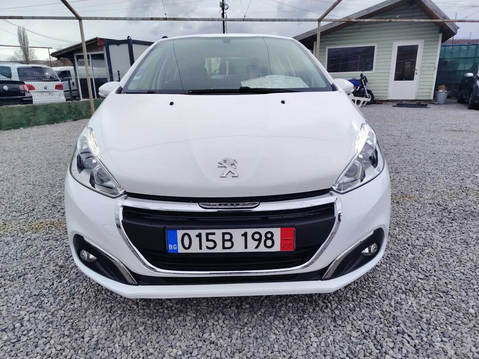 Peugeot 208 1.2 , снимка 6 - Автомобили и джипове - 54057097