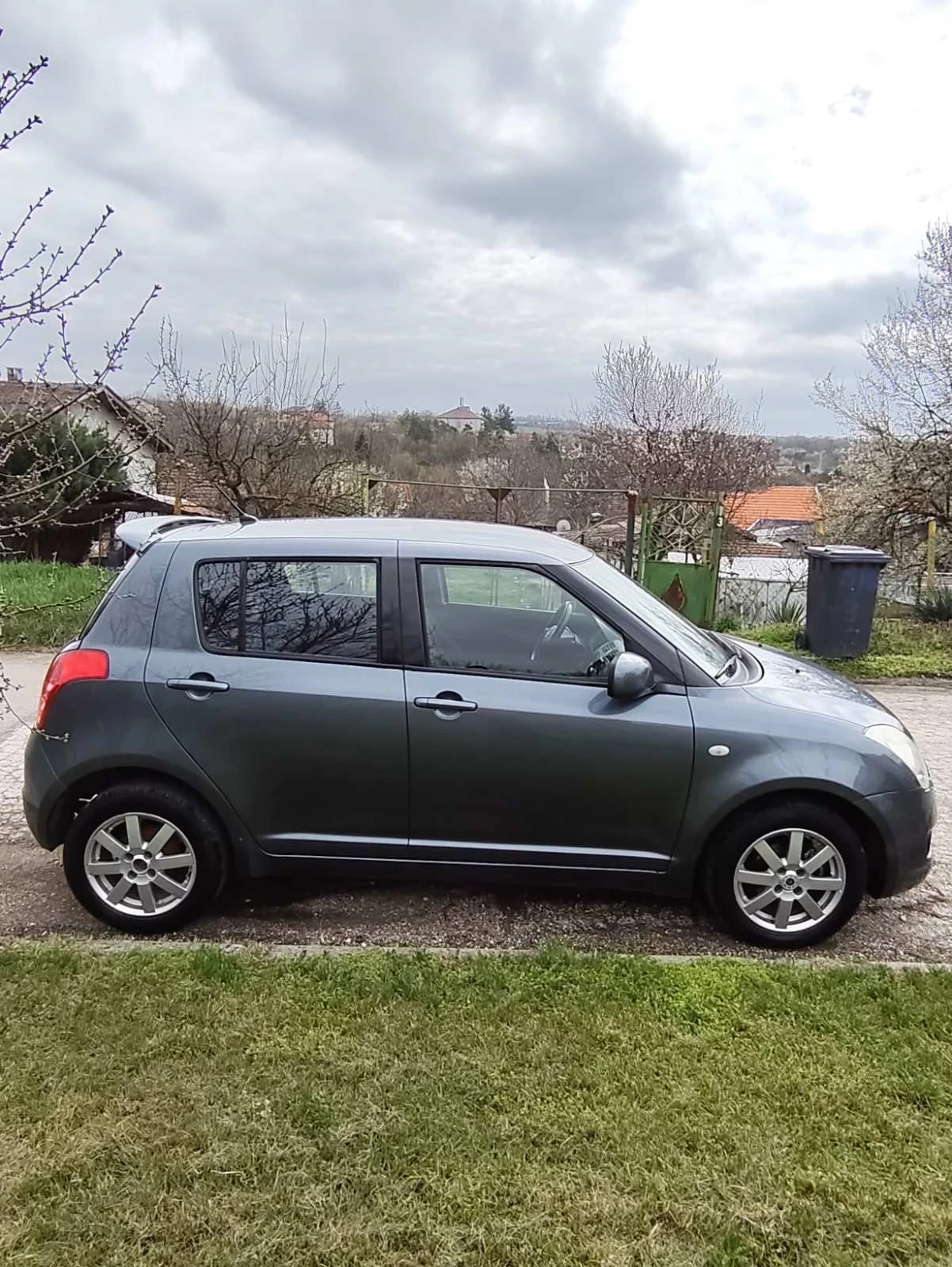 Suzuki Swift 1.3 4X4, снимка 8 - Автомобили и джипове - 54059758