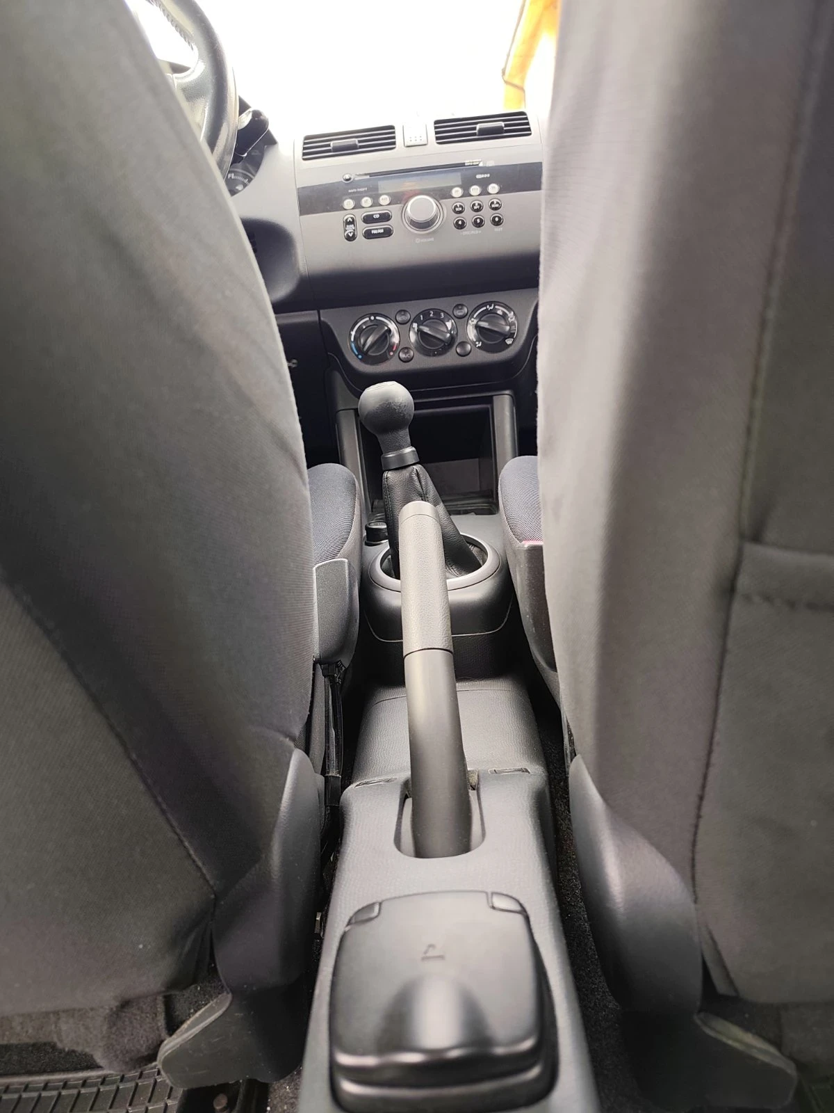 Suzuki Swift 1.3 4X4, снимка 11 - Автомобили и джипове - 54059758