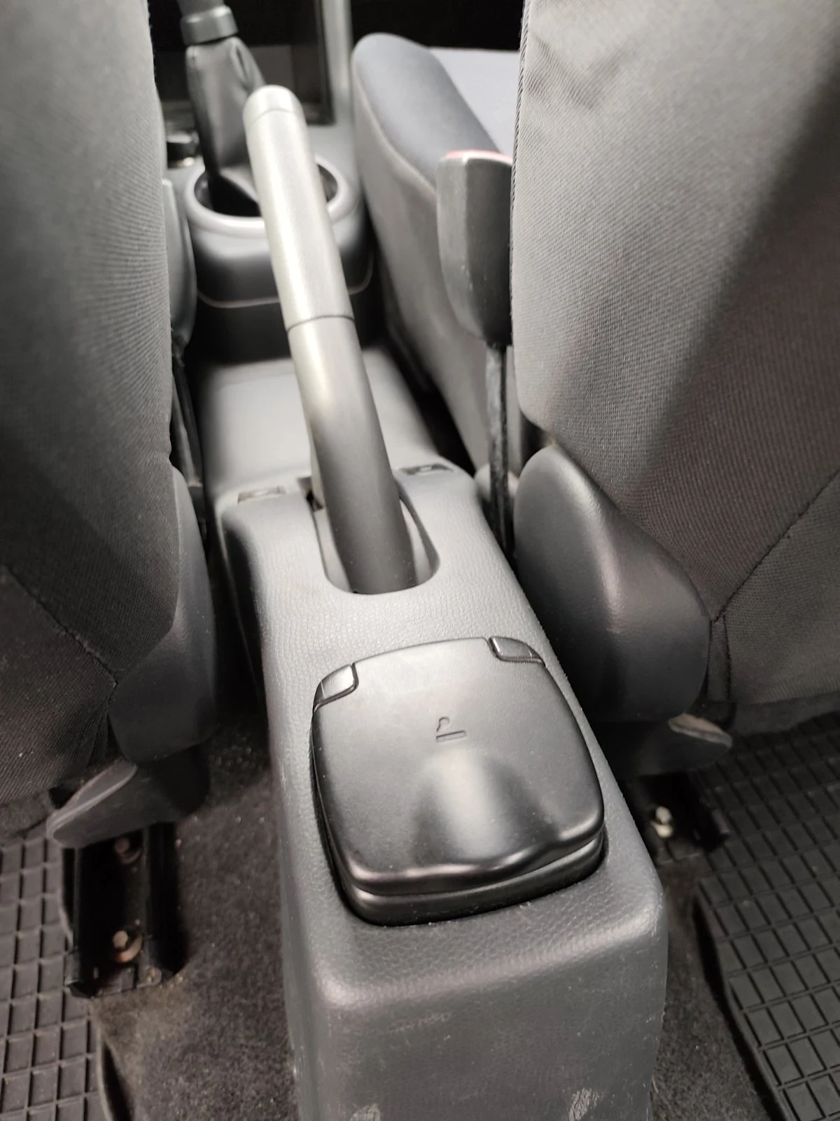 Suzuki Swift 1.3 4X4, снимка 14 - Автомобили и джипове - 54059758