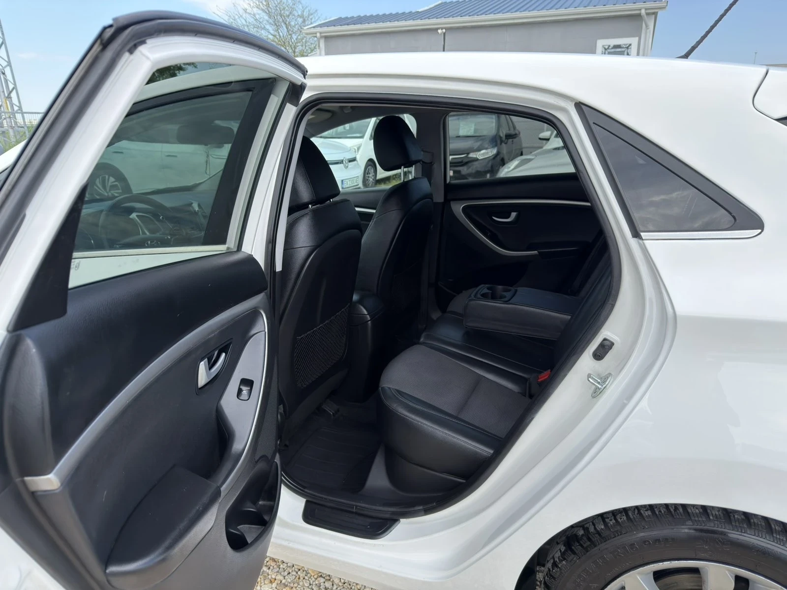 Hyundai I30 1.6i Swiss, снимка 15 - Автомобили и джипове - 54511539