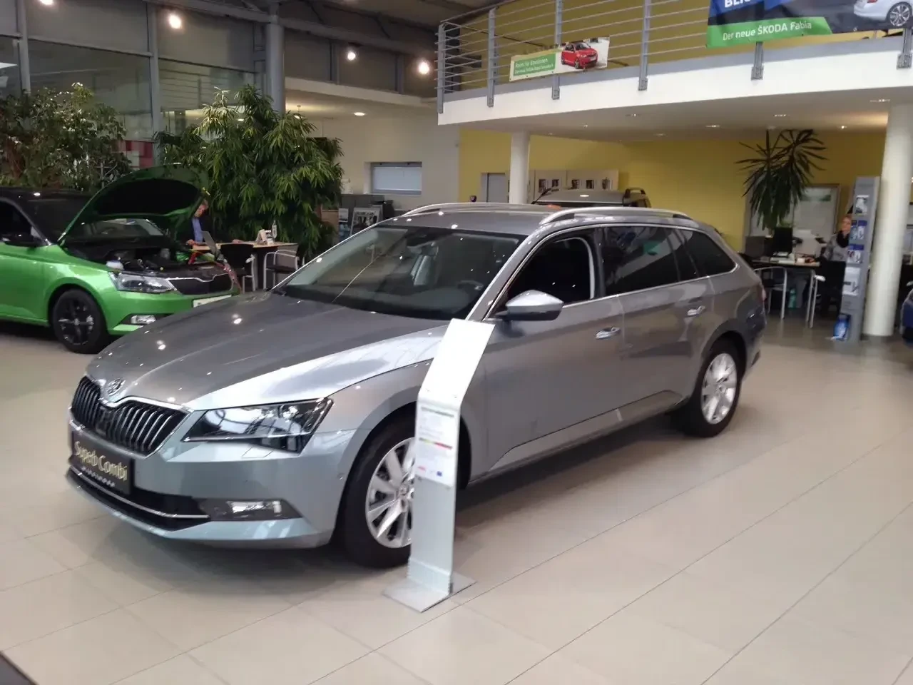 Skoda Superb, снимка 4 - Автомобили и джипове - 54708673