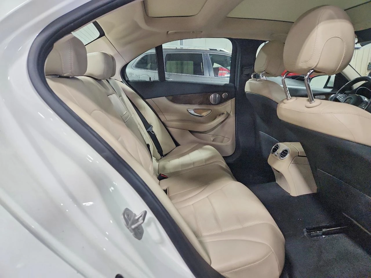 Mercedes-Benz C 300 2.0l 4Matic, снимка 10 - Автомобили и джипове - 55773332