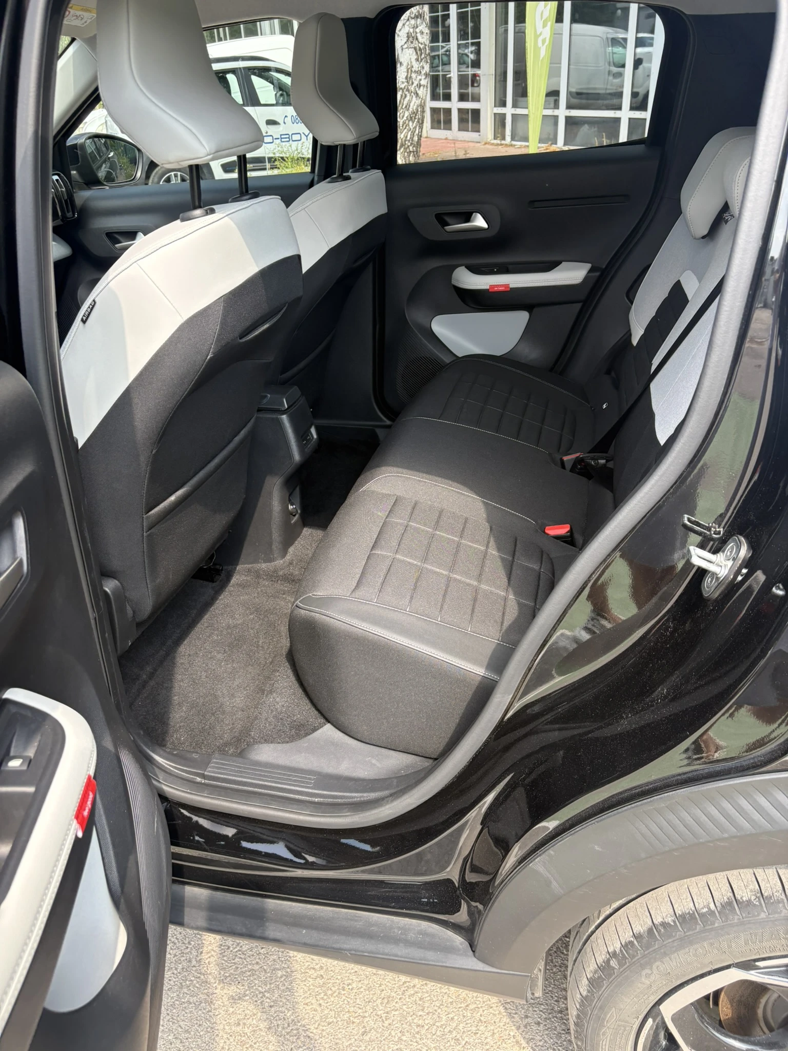 Citroen C3 е-C3 MAXКамера | CarPlay| Android Auto | 17" |, снимка 8 - Автомобили и джипове - 55783728