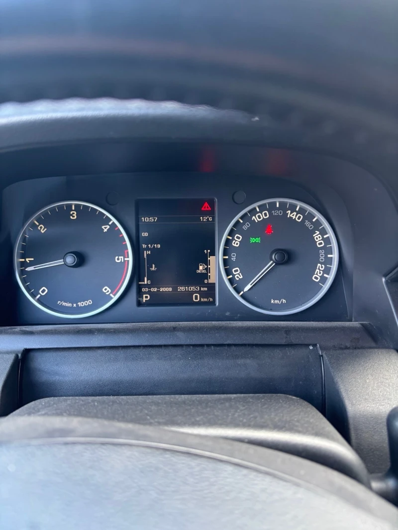 Land Rover Discovery 4 TDV6 SE, снимка 11 - Автомобили и джипове - 52564228