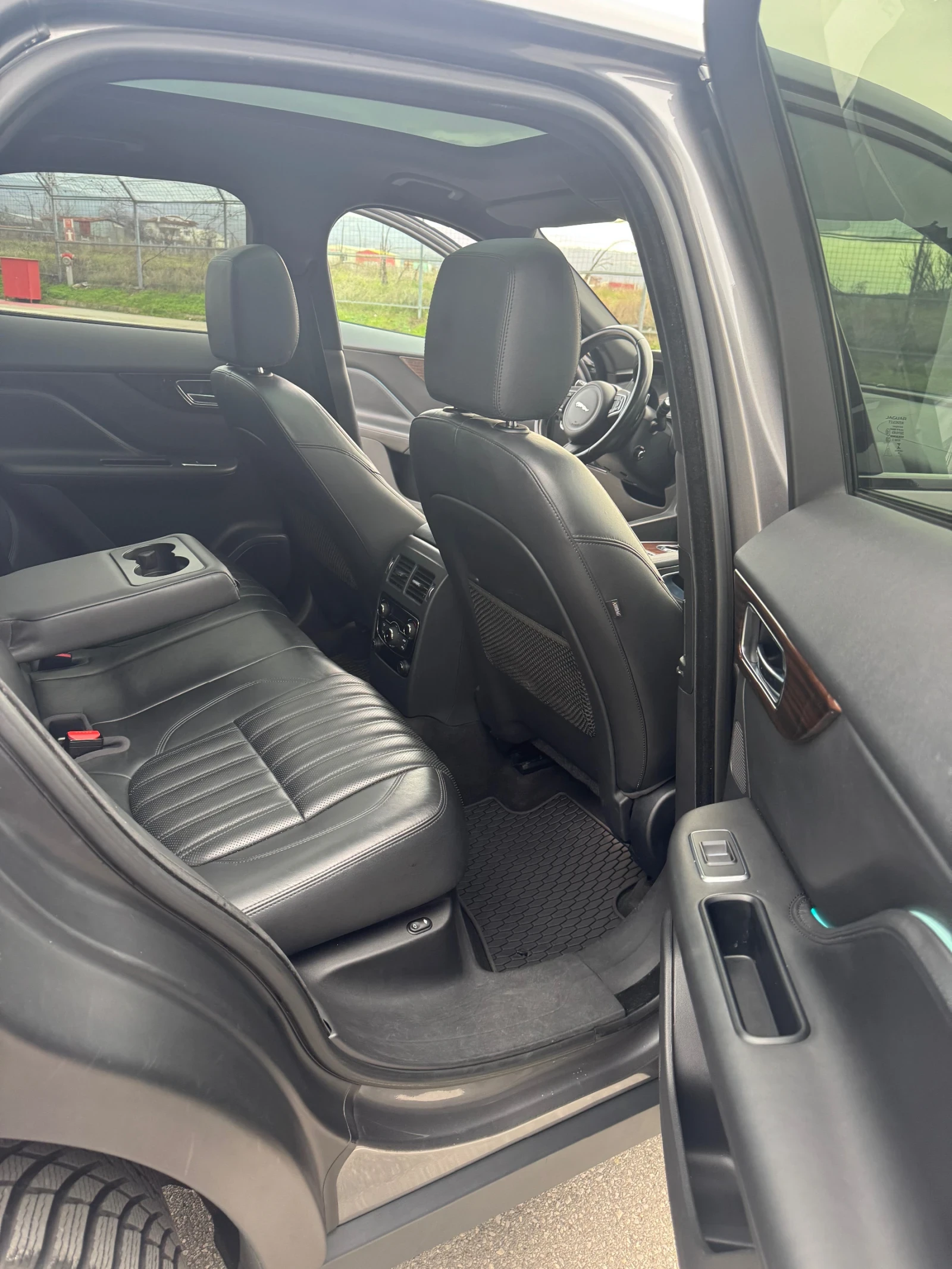 Jaguar F-PACE Full/Led/Digital - 110000 kм, снимка 12 - Автомобили и джипове - 53073360
