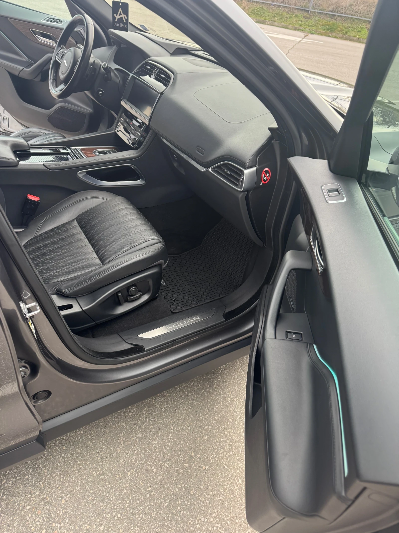 Jaguar F-PACE Full/Led/Digital - 110000 kм, снимка 13 - Автомобили и джипове - 53073360