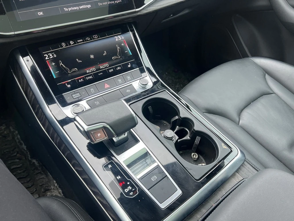 Audi Q7  Komfort | Pano Roof | 7-Passenger | CarPlay |  - изображение 10