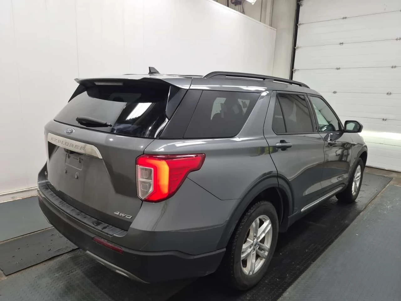 Ford Explorer * XLT * АВТОКРЕДИТ БЕЗ ПЪРВОНАЧАЛНА ВНОСКА * , снимка 3 - Автомобили и джипове - 54605585