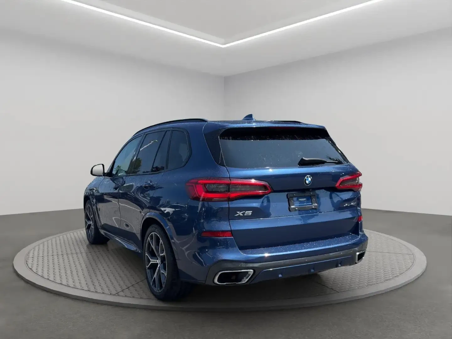 BMW X5 M* SPORT* HARMON* KARDON* 360КАМЕРА* ПАНОРАМА* LAN, снимка 2 - Автомобили и джипове - 55277872