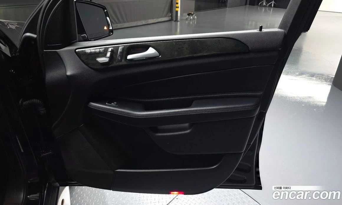 Mercedes-Benz GLE GLE350 d 4MATIC, снимка 13 - Автомобили и джипове - 56117484