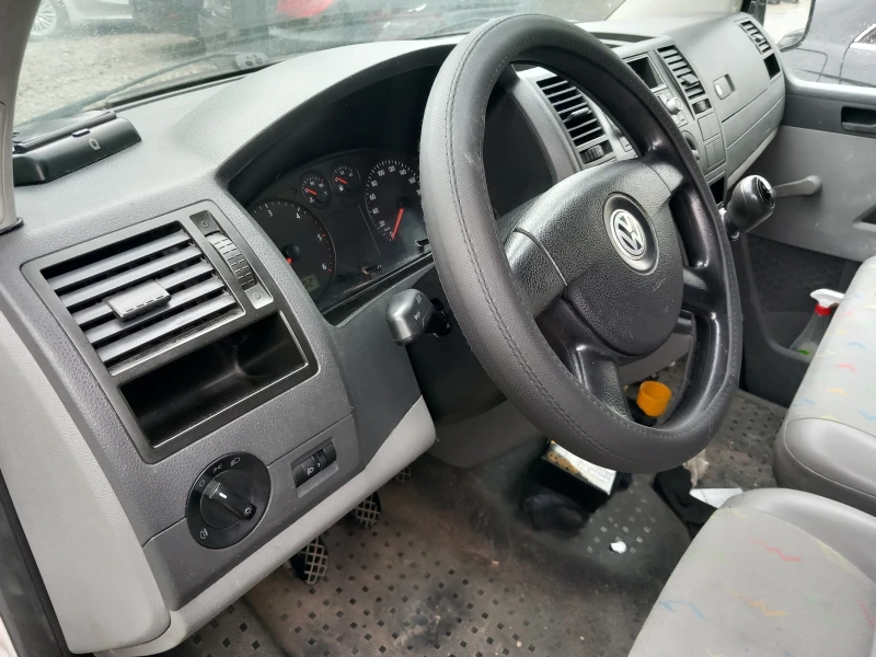 VW Transporter 1.9 TDI, снимка 9 - Бусове и автобуси - 48033818