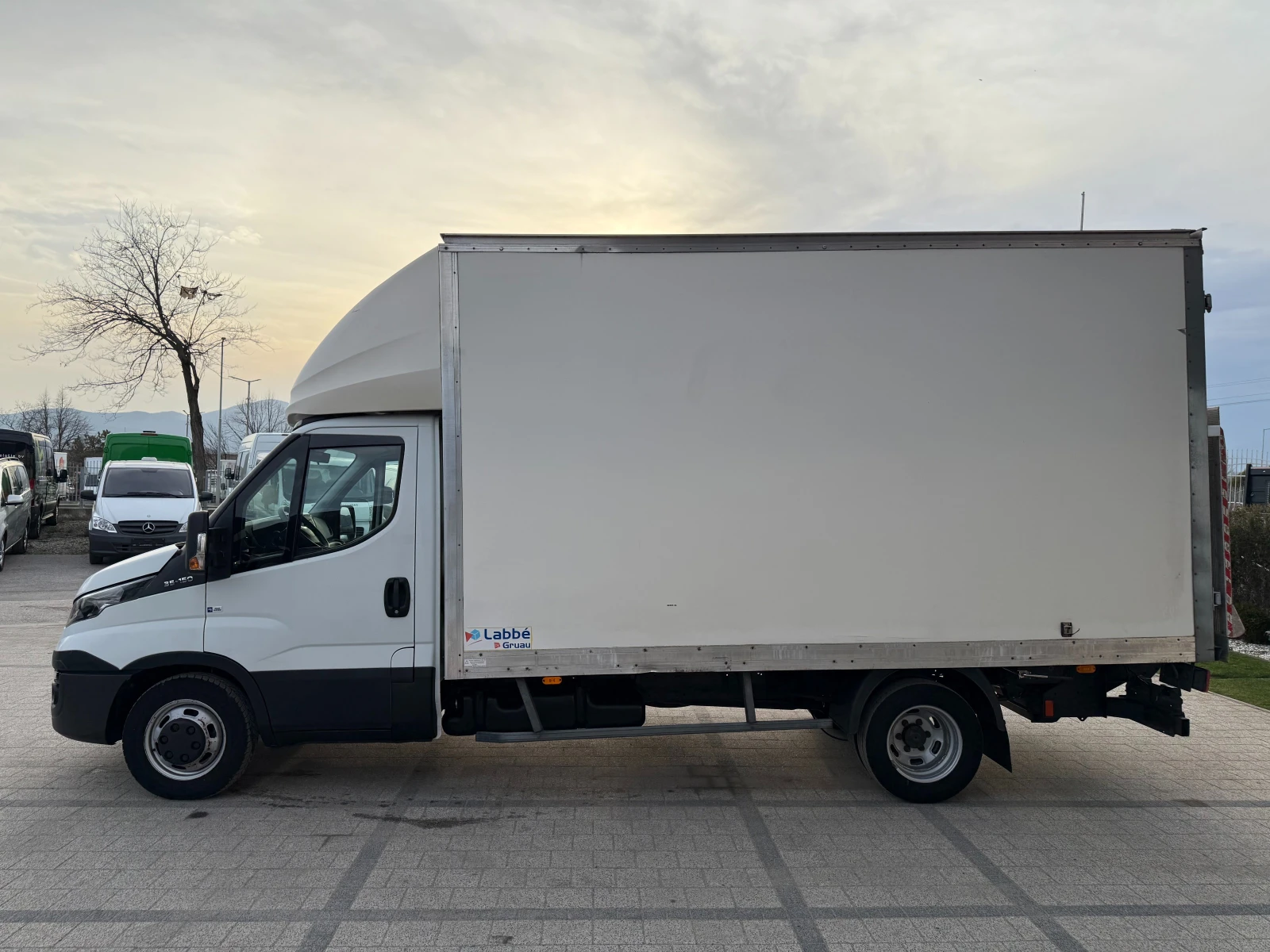 Iveco Daily 35C15 3.0HPI 3.5т. 4.30м. Падащ борд + Климатик  - изображение 4