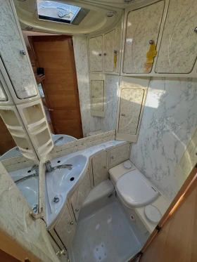 Каравана LMC 700/ КЛИМАТИК! Кралска спалня! Баня и WC, снимка 13