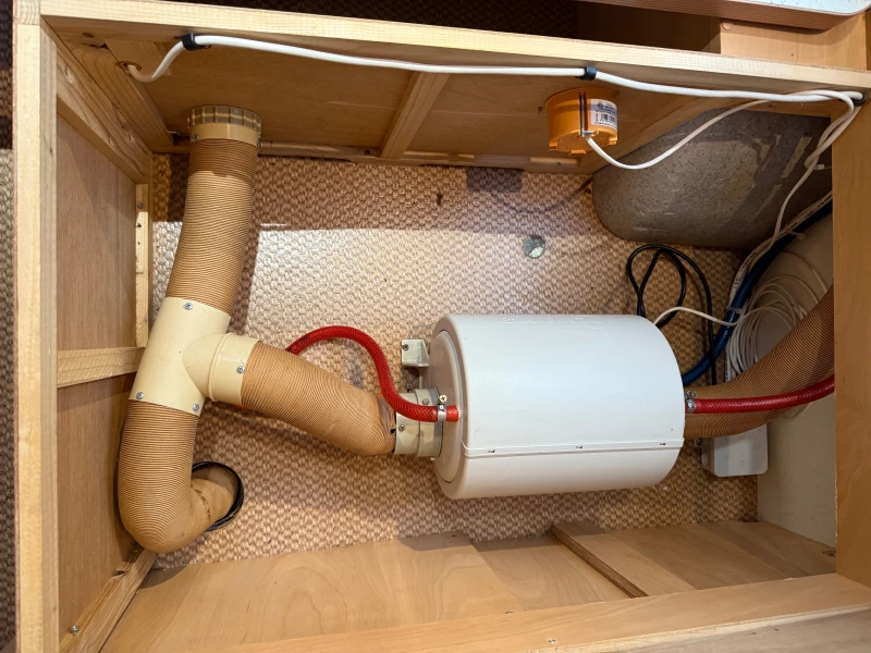 Каравана Burstner Ventana , снимка 13 - Каравани и кемпери - 50419625