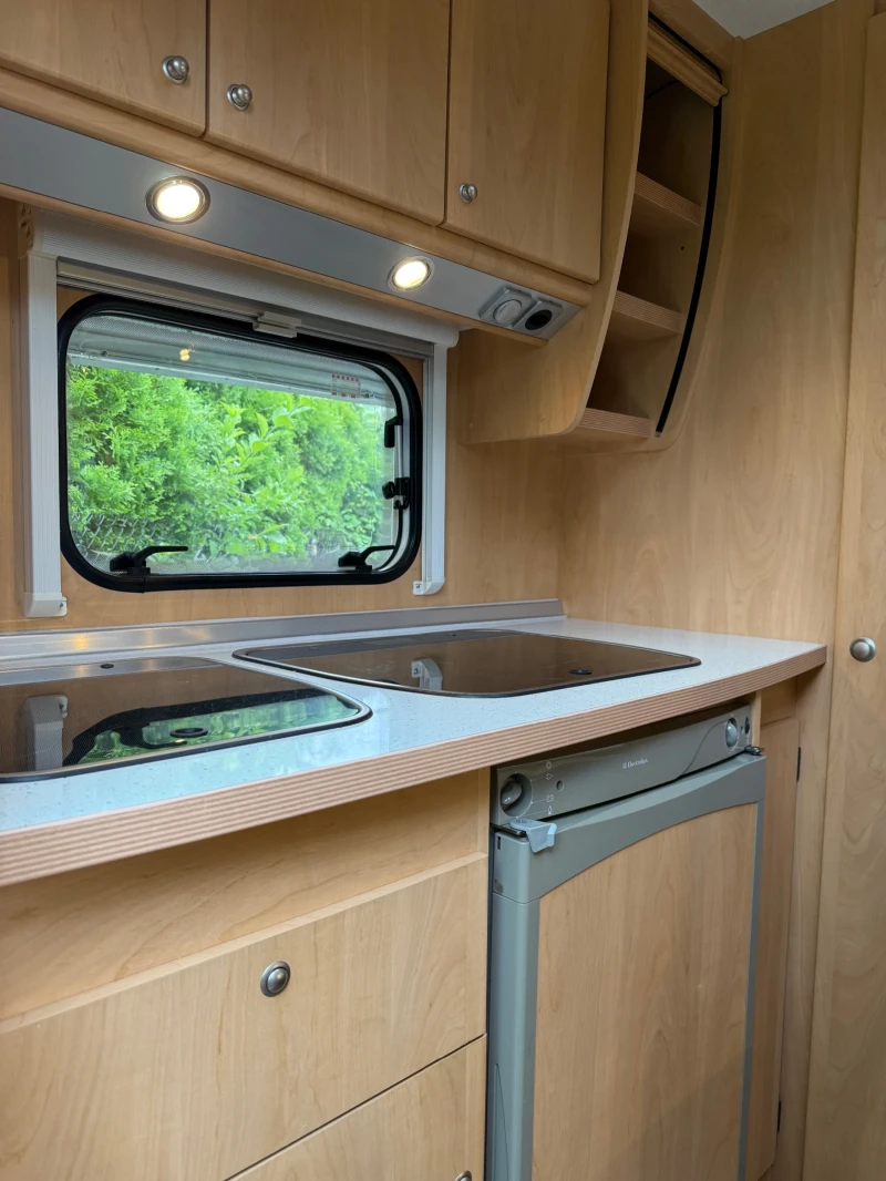 Каравана Burstner Ventana , снимка 4 - Каравани и кемпери - 50419625