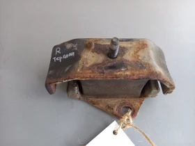 Тампон мотор двигател десен Хюндай Теракан 2.9црди 