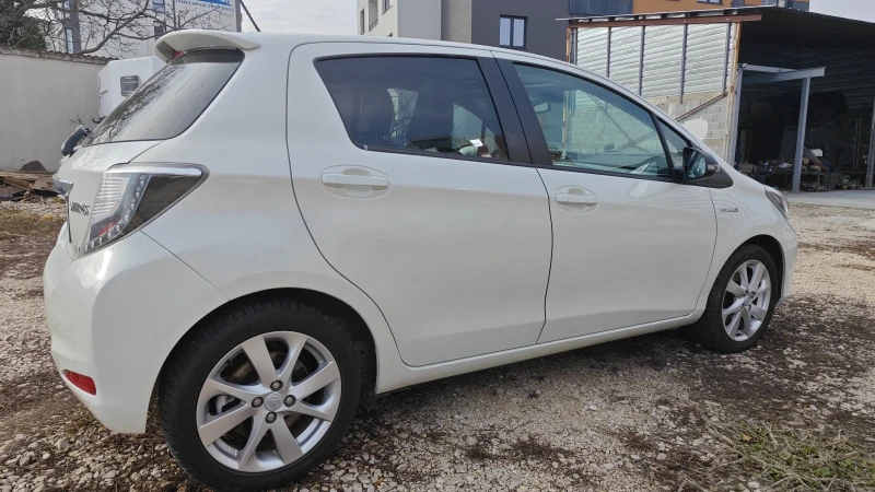 Toyota Yaris, снимка 4 - Автомобили и джипове - 49599631