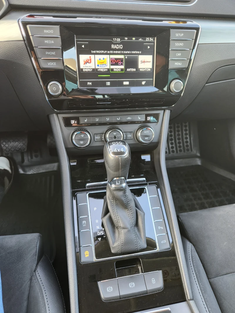 Skoda Superb 2.0 4x4, снимка 14 - Автомобили и джипове - 49692249