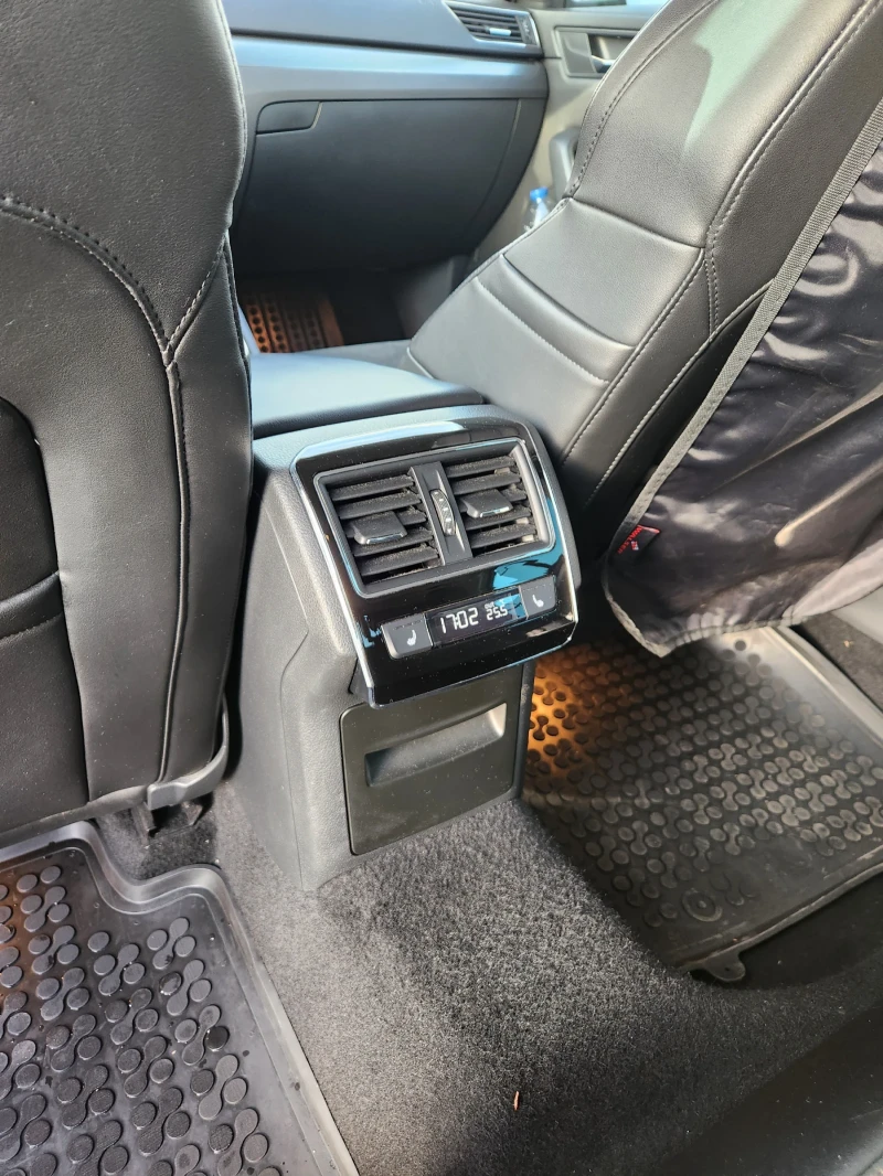 Skoda Superb 2.0 4x4, снимка 16 - Автомобили и джипове - 49692249