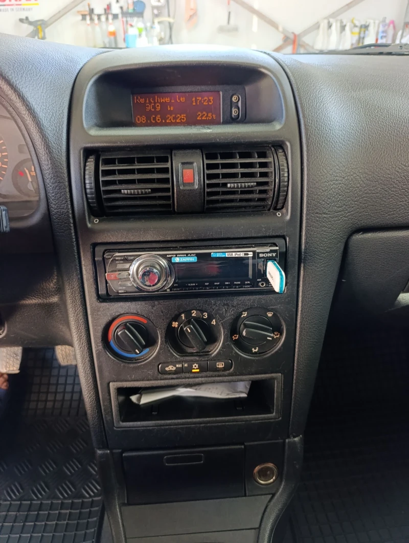 Opel Astra 1.6i 84к.с., снимка 8 - Автомобили и джипове - 52381089