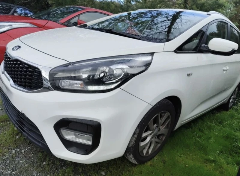 Kia Carens Facelift , снимка 2 - Автомобили и джипове - 52643773