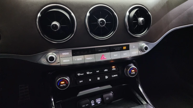 Kia Stinger 2.0T 2WD PLATINUM autogeorge.com, снимка 15 - Автомобили и джипове - 53260952