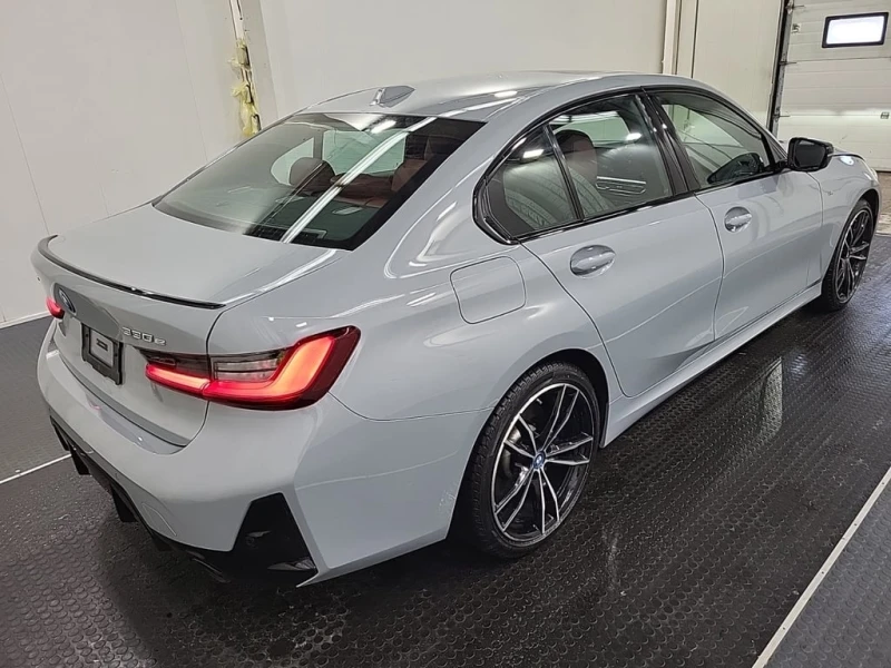 BMW 330 E Plug-in * M-Sport * CARFAX * Втори чифт гуми * , снимка 4 - Автомобили и джипове - 53381550