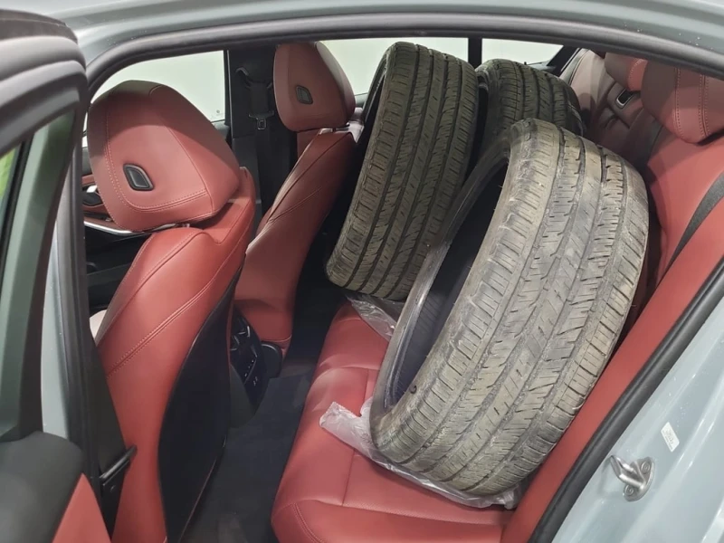 BMW 330 E Plug-in * M-Sport * CARFAX * Втори чифт гуми * , снимка 11 - Автомобили и джипове - 53381550