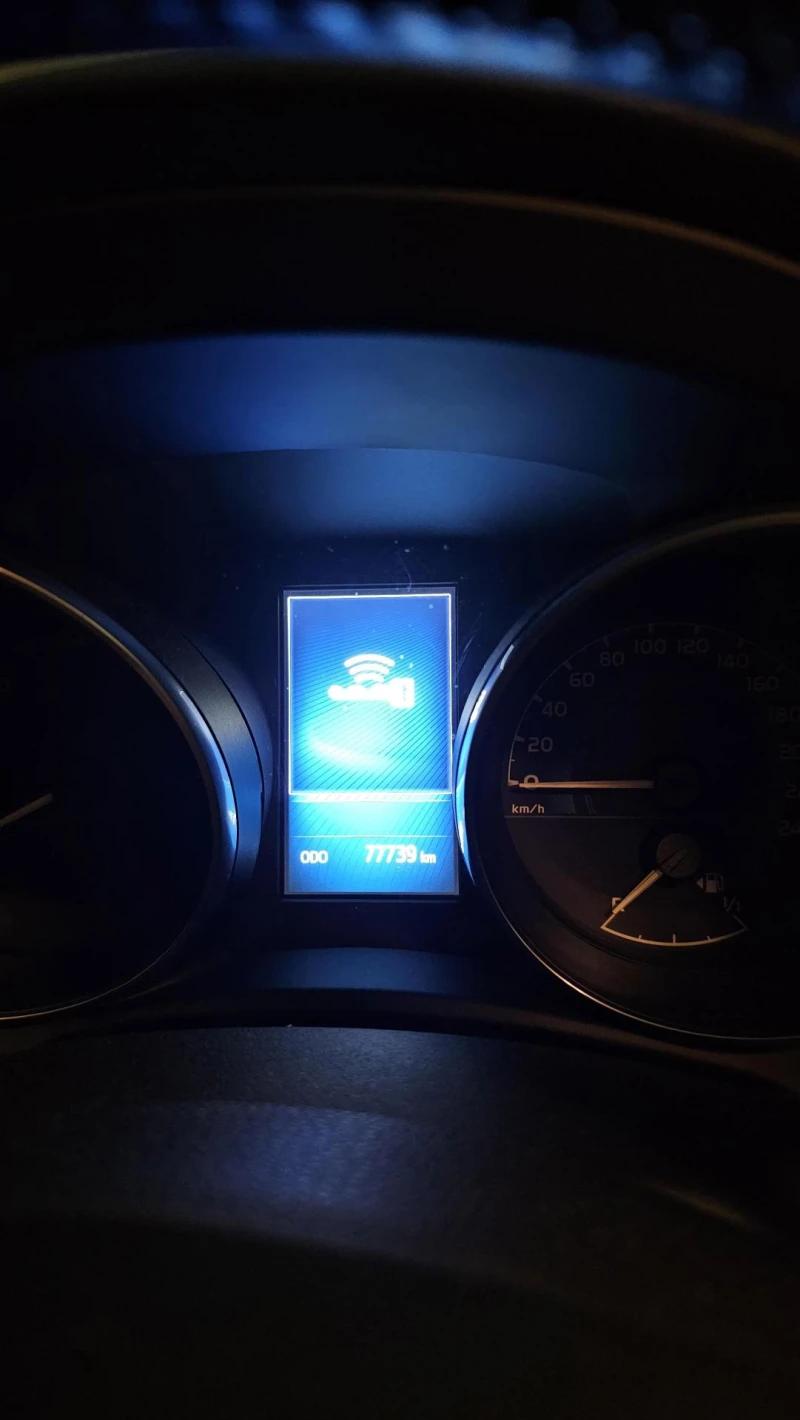 Toyota Auris, снимка 17 - Автомобили и джипове - 53501232