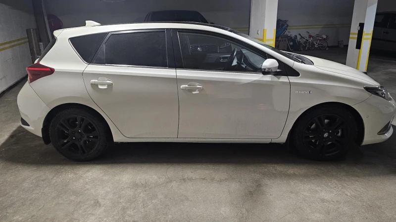 Toyota Auris, снимка 4 - Автомобили и джипове - 53501232