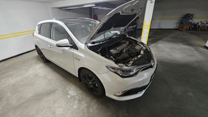 Toyota Auris, снимка 6 - Автомобили и джипове - 53501232