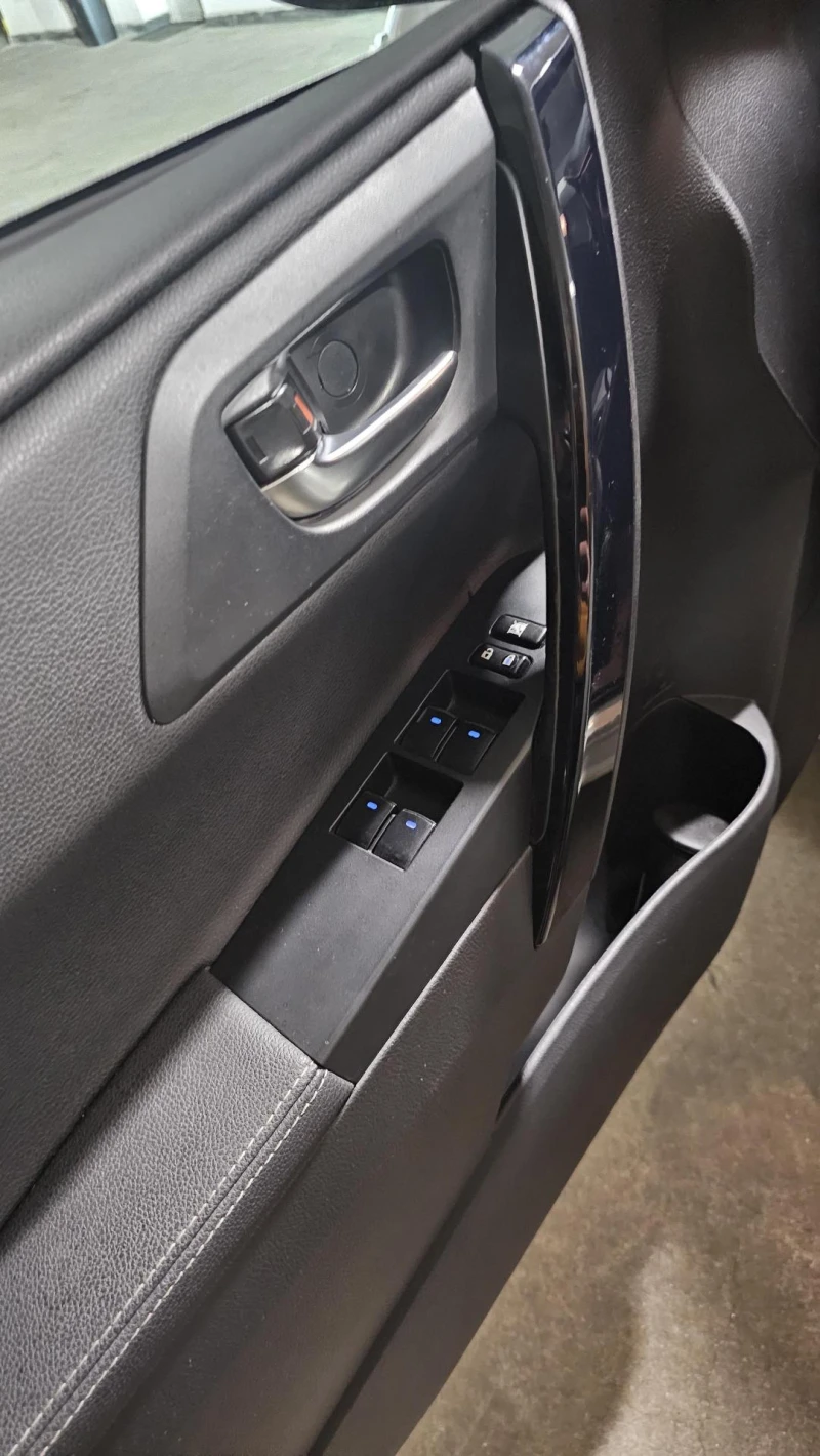 Toyota Auris, снимка 11 - Автомобили и джипове - 53501232