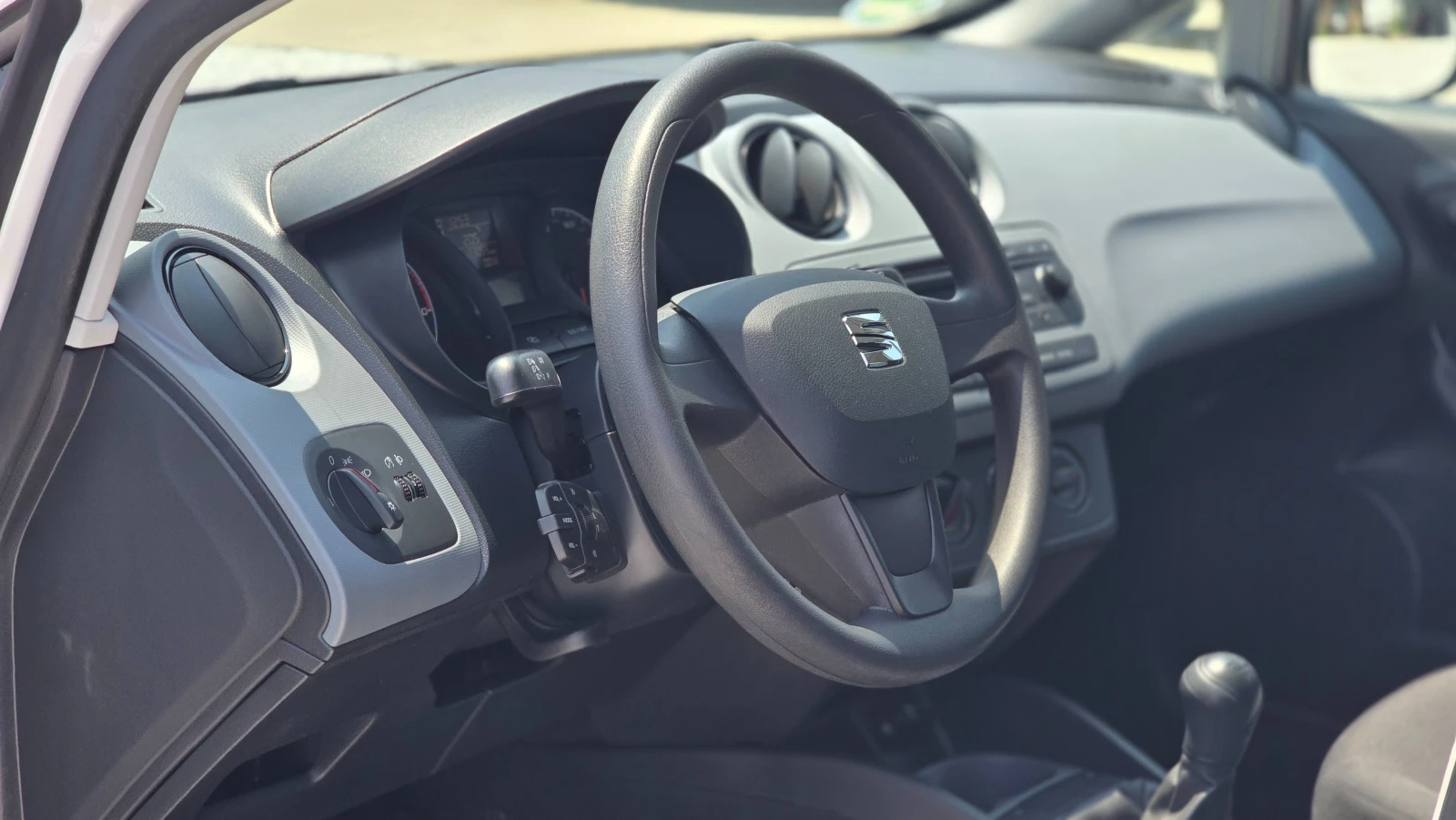 Seat Ibiza 1.2 * ПЕРФЕКТЕН*  - изображение 10