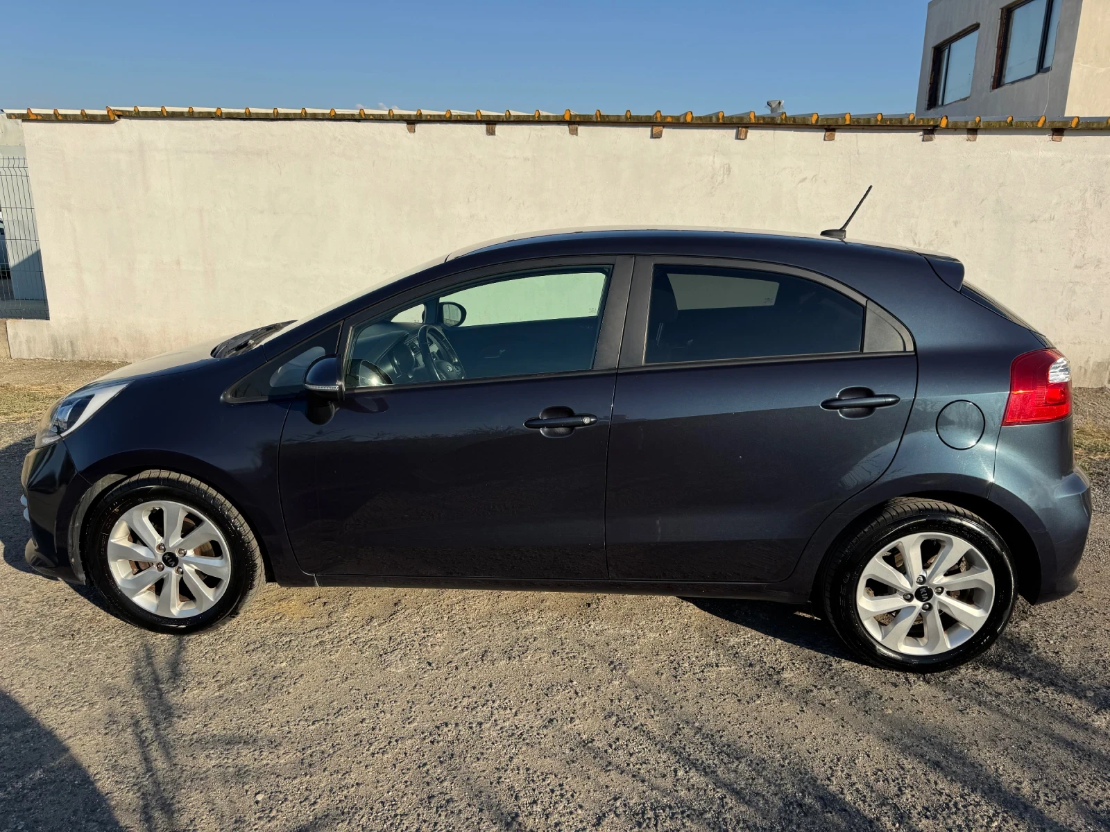 Kia Rio 1.1 CRDI * NAVI* FULL* EURO 6B*  - изображение 8