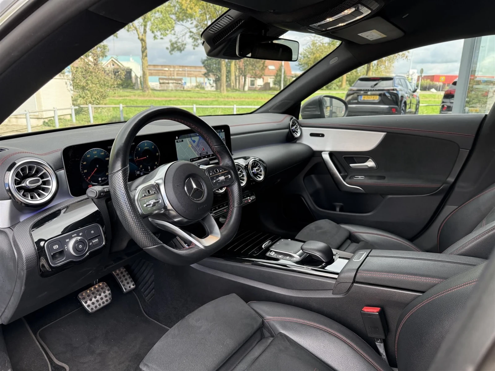 Mercedes-Benz CLA 180 Business Solution AMG  - изображение 8