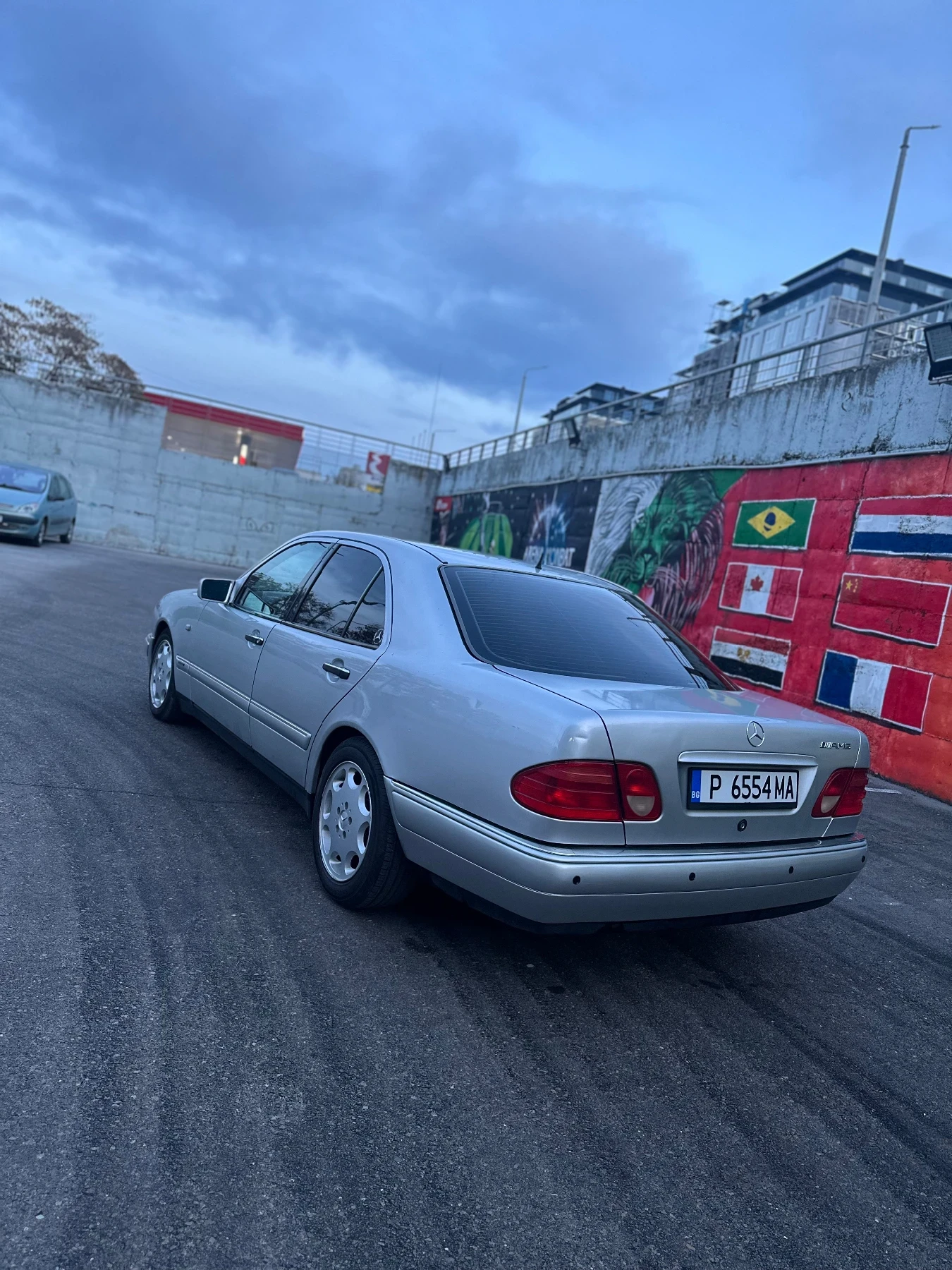 Mercedes-Benz E 430 САМО ЗАДНО - изображение 5