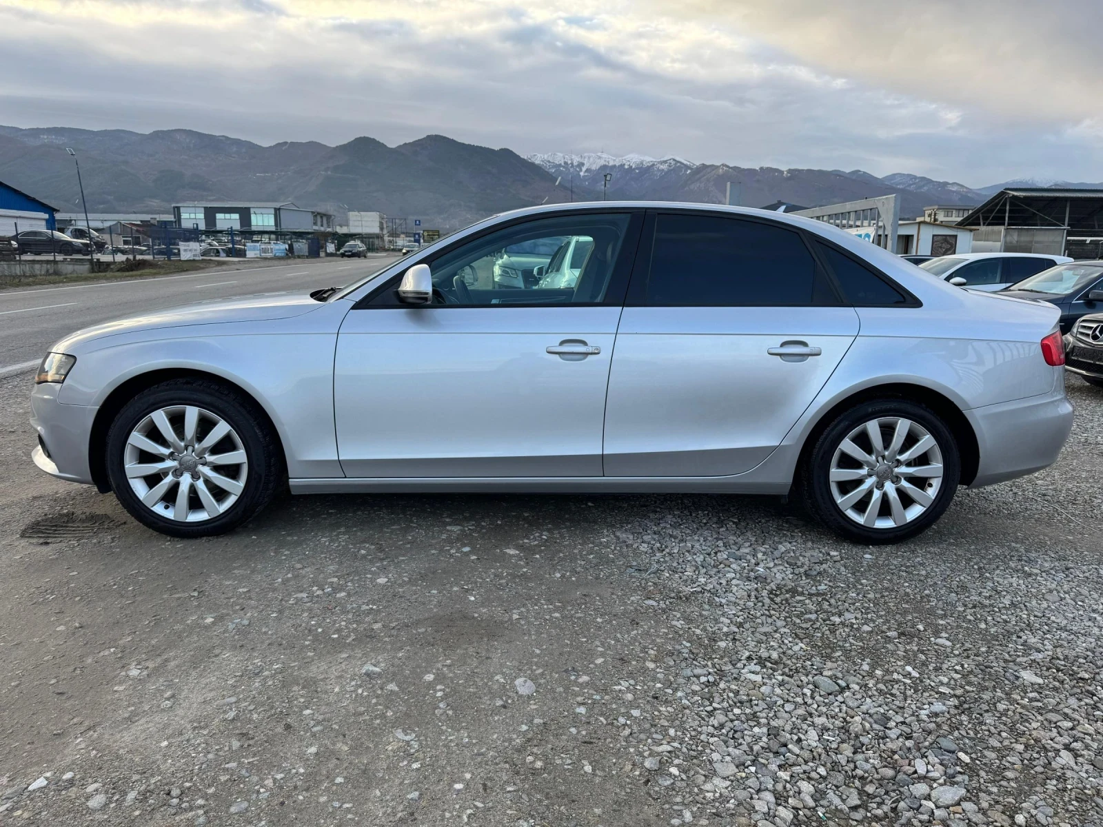 Audi A4 2.0TDI 143к.с NAVI AVTOMAT  - изображение 2