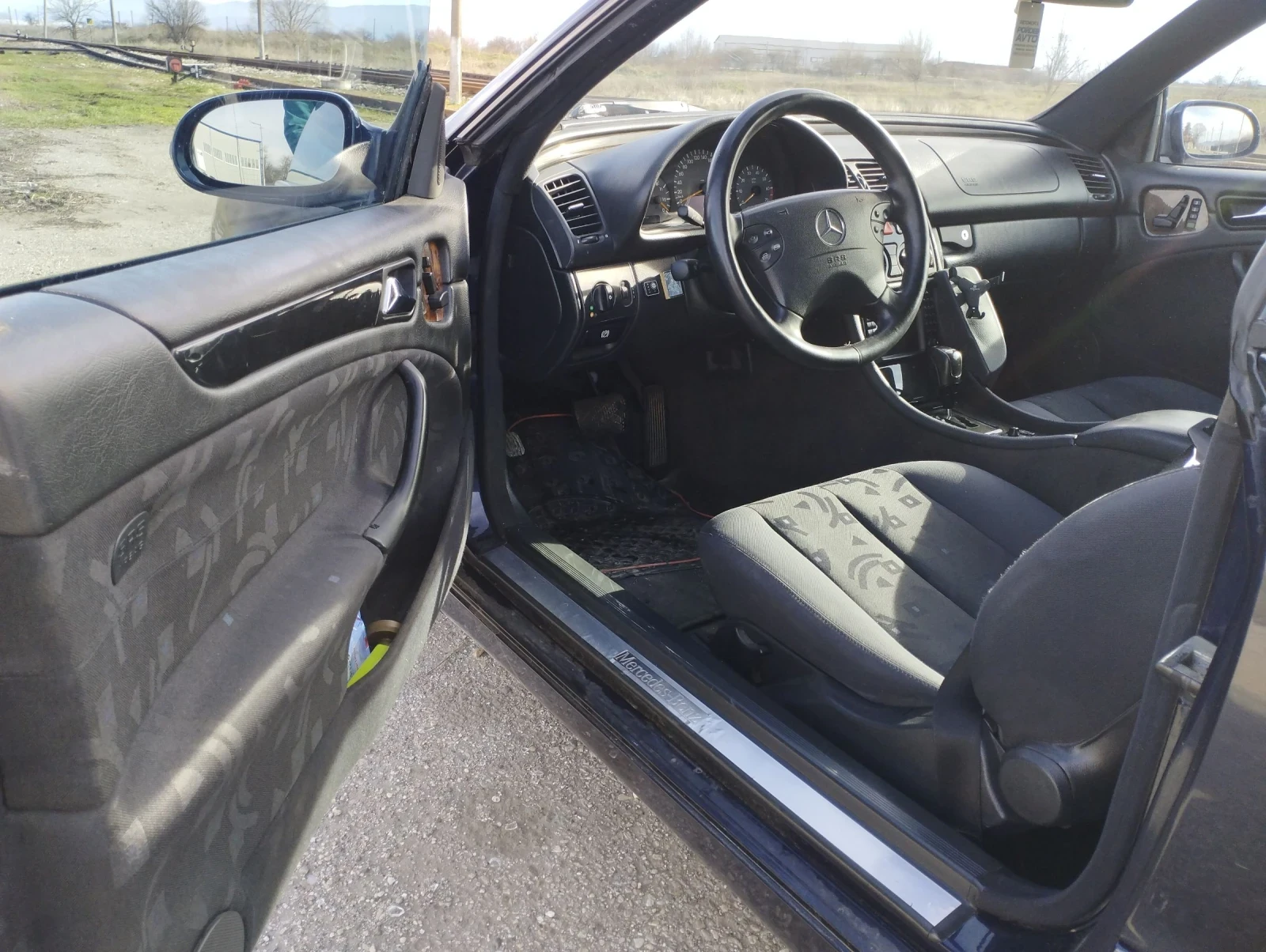 Mercedes-Benz CLK 230, снимка 6 - Автомобили и джипове - 53537390