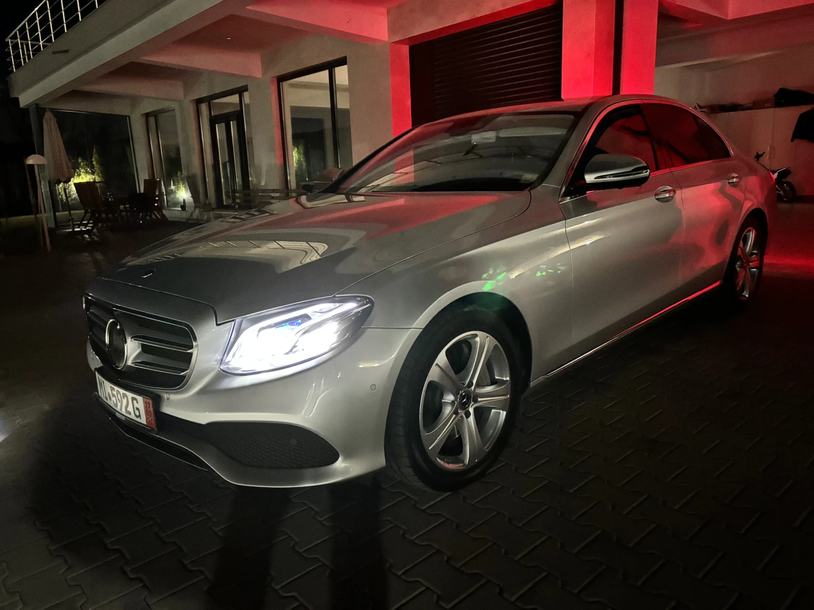 Mercedes-Benz E 400 4 MATIC, 90000км, Avantgarde, снимка 7 - Автомобили и джипове - 53863960